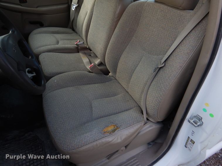 image for item IM9692 2004 GMC Sierra 1500  pickup truck