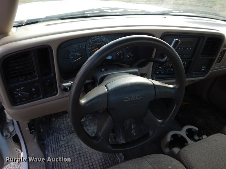 image for item IM9692 2004 GMC Sierra 1500  pickup truck