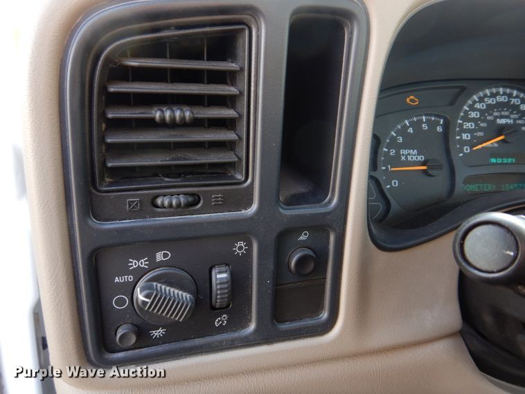 image for item IM9692 2004 GMC Sierra 1500  pickup truck