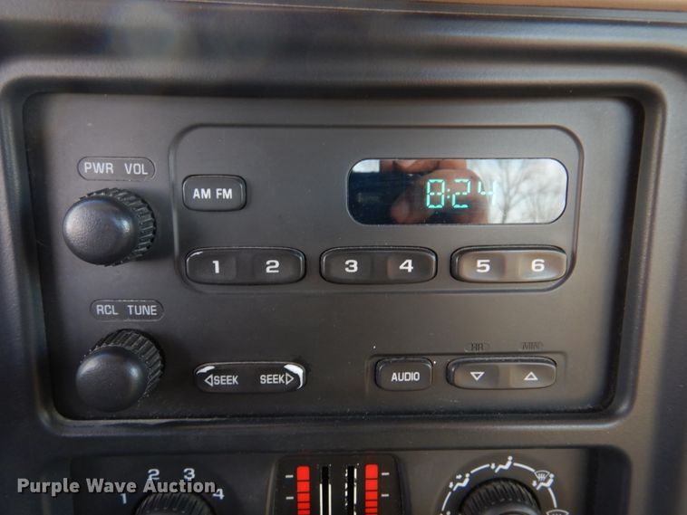 image for item IM9692 2004 GMC Sierra 1500  pickup truck