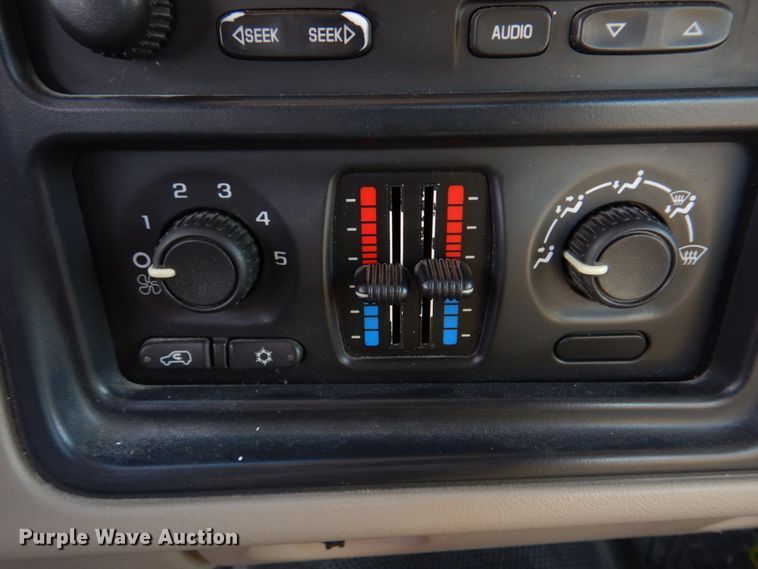 image for item IM9692 2004 GMC Sierra 1500  pickup truck