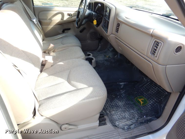 image for item IM9692 2004 GMC Sierra 1500  pickup truck