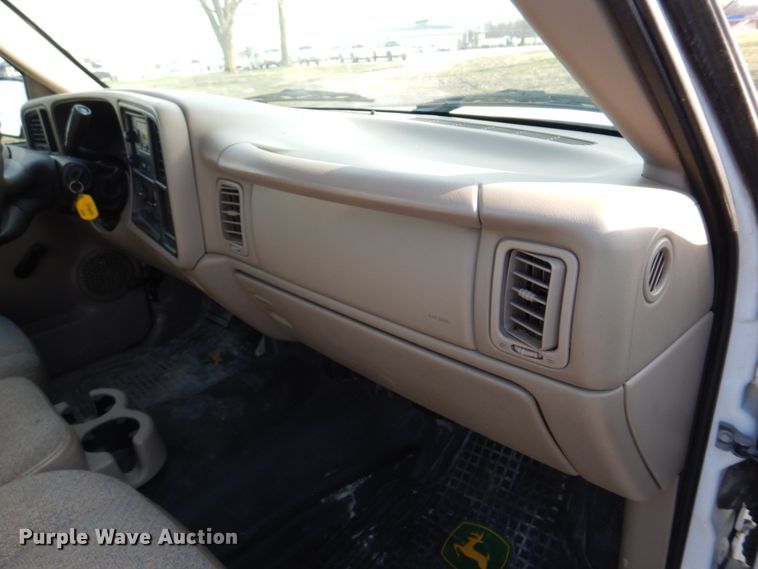 image for item IM9692 2004 GMC Sierra 1500  pickup truck