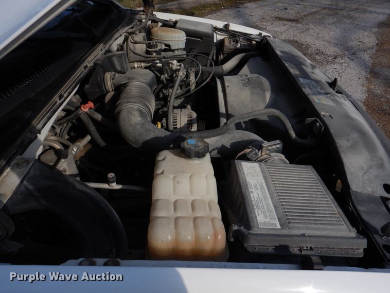 image for item IM9692 2004 GMC Sierra 1500  pickup truck