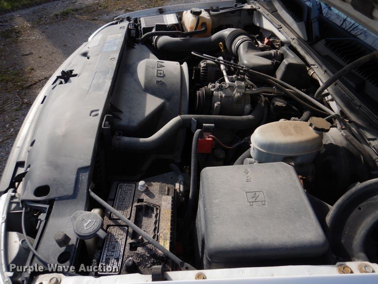 image for item IM9692 2004 GMC Sierra 1500  pickup truck