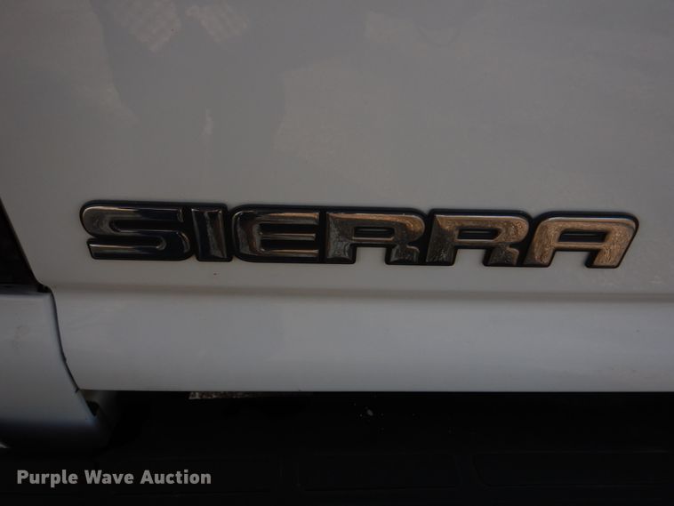 image for item IM9692 2004 GMC Sierra 1500  pickup truck