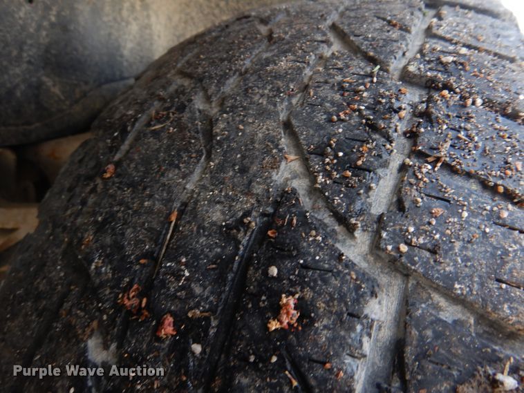 image for item IM9692 2004 GMC Sierra 1500  pickup truck