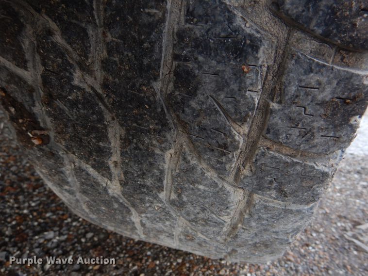 image for item IM9692 2004 GMC Sierra 1500  pickup truck