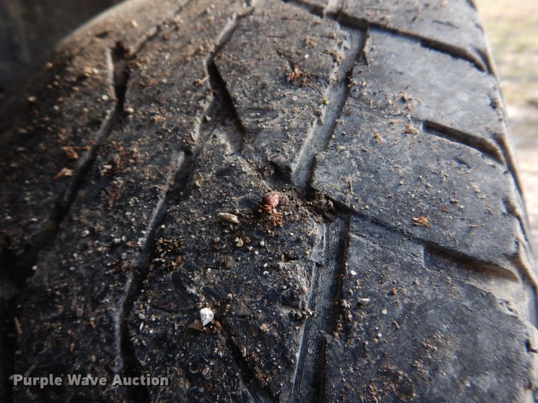 image for item IM9692 2004 GMC Sierra 1500  pickup truck