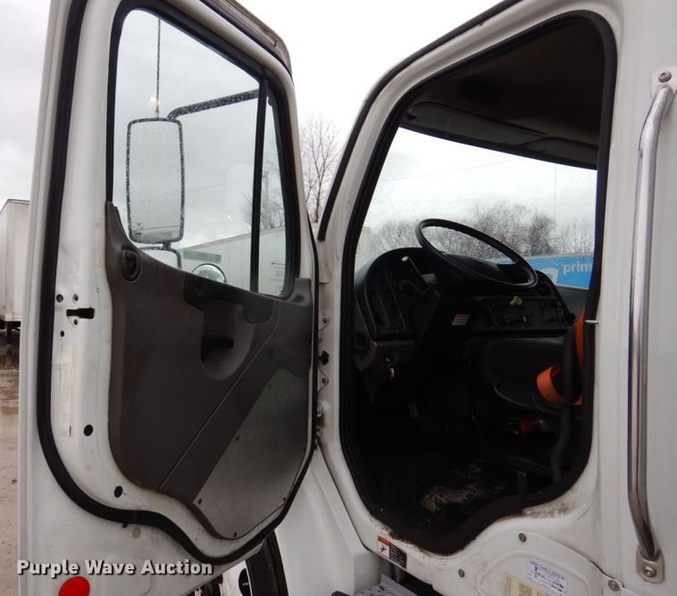 image for item IM9760 2014 Freightliner M2 106  box truck