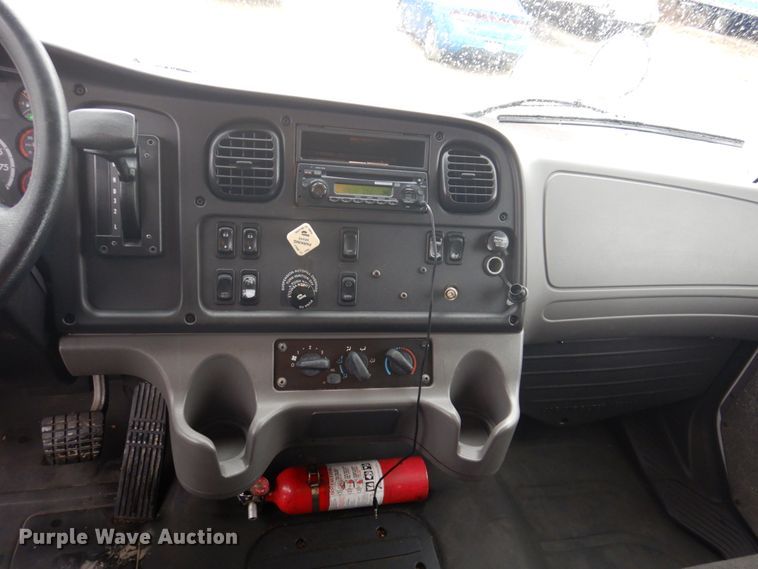 image for item IM9760 2014 Freightliner M2 106  box truck