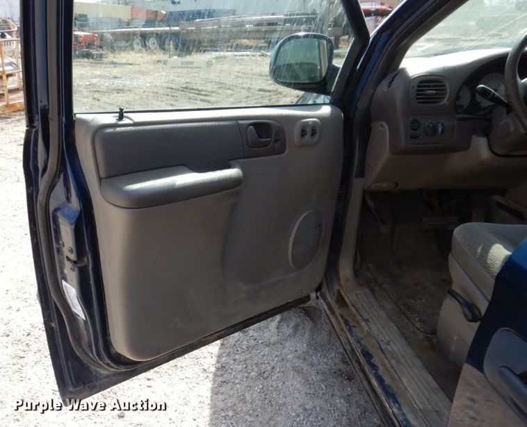 image for item IM9835 2003 Dodge Caravan  van