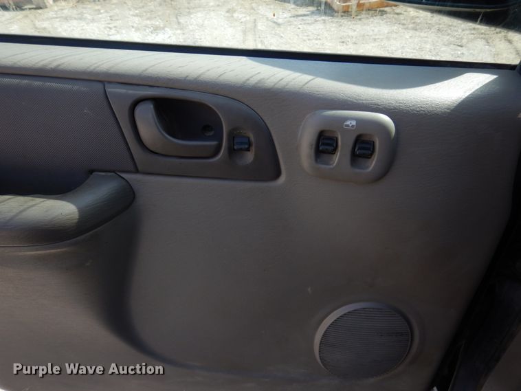 image for item IM9835 2003 Dodge Caravan  van