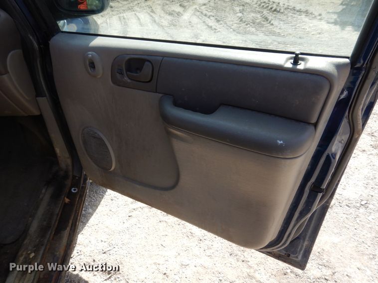 image for item IM9835 2003 Dodge Caravan  van