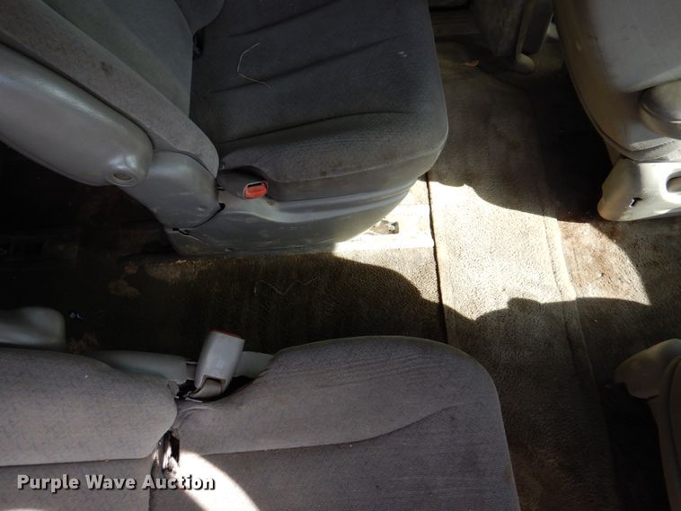 image for item IM9835 2003 Dodge Caravan  van