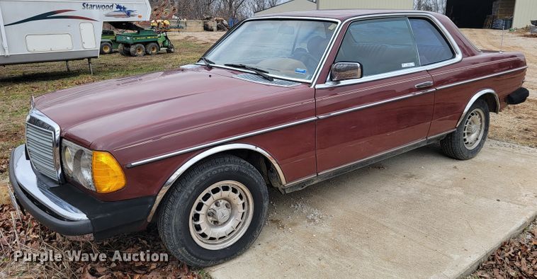 image for item JE9940 1982 Mercedes Benz 300CD