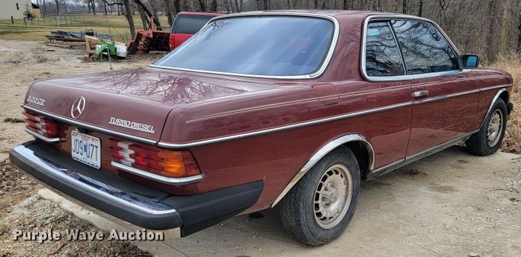 image for item JE9940 1982 Mercedes Benz 300CD