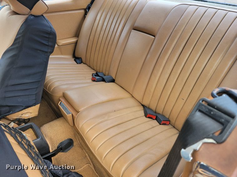 image for item JE9940 1982 Mercedes Benz 300CD