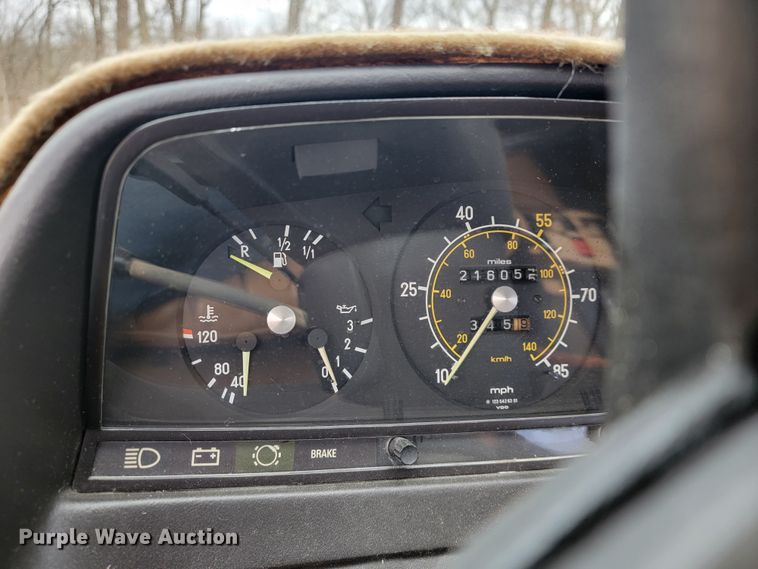 image for item JE9940 1982 Mercedes Benz 300CD