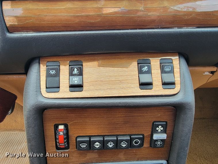 image for item JE9940 1982 Mercedes Benz 300CD