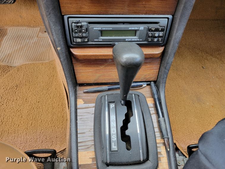 image for item JE9940 1982 Mercedes Benz 300CD