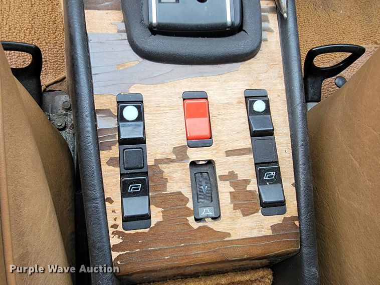 image for item JE9940 1982 Mercedes Benz 300CD