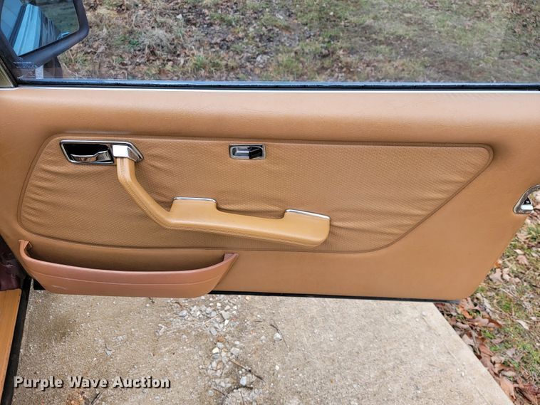 image for item JE9940 1982 Mercedes Benz 300CD