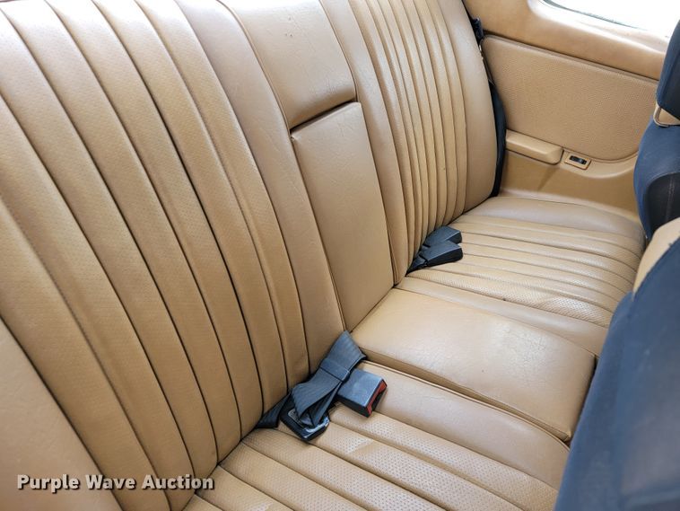 image for item JE9940 1982 Mercedes Benz 300CD