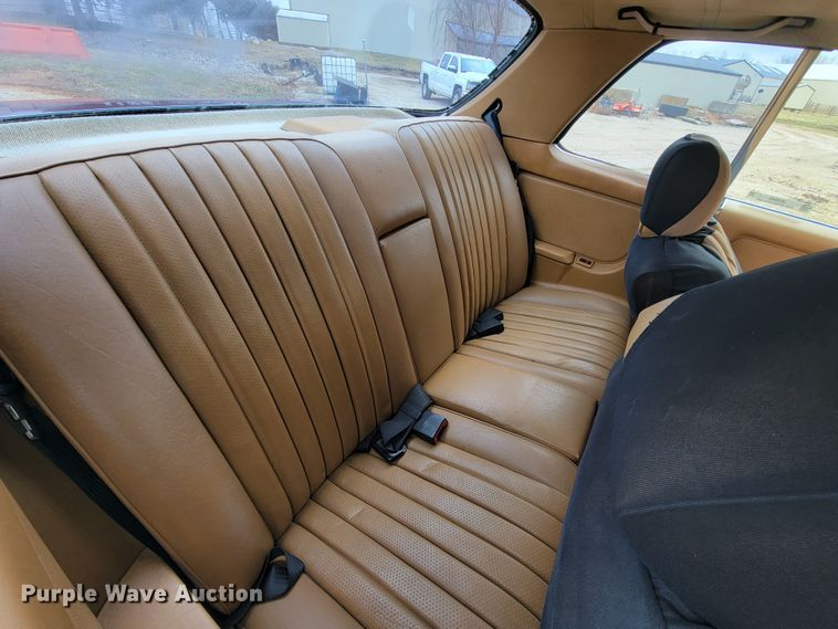 image for item JE9940 1982 Mercedes Benz 300CD