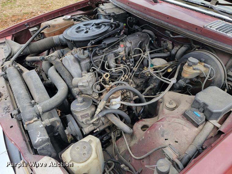 image for item JE9940 1982 Mercedes Benz 300CD