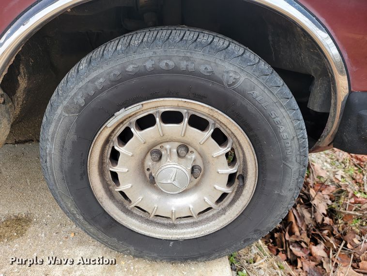 image for item JE9940 1982 Mercedes Benz 300CD