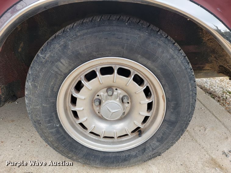 image for item JE9940 1982 Mercedes Benz 300CD