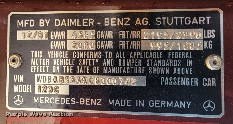 image for item JE9940 1982 Mercedes Benz 300CD