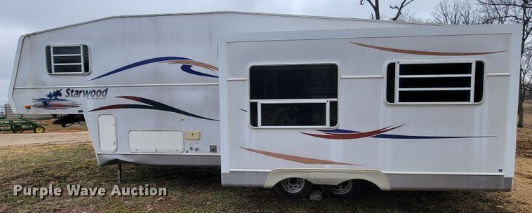 image for item JE9941 2004 Monaco Starwood  camper