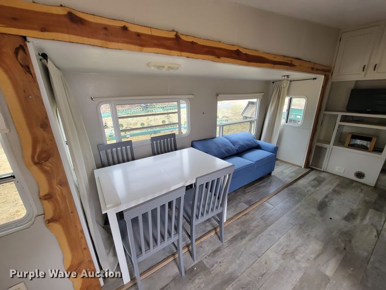 image for item JE9941 2004 Monaco Starwood  camper