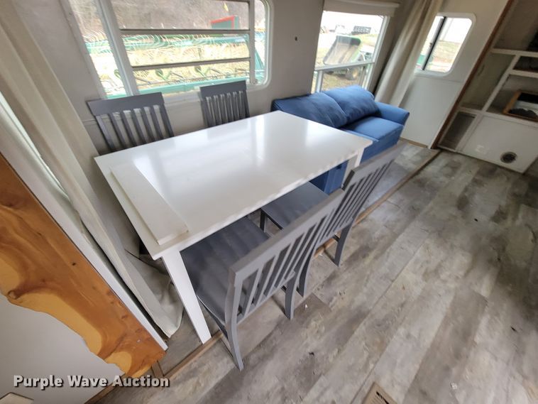 image for item JE9941 2004 Monaco Starwood  camper