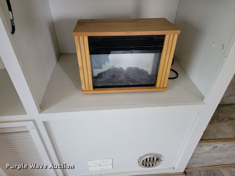 image for item JE9941 2004 Monaco Starwood  camper