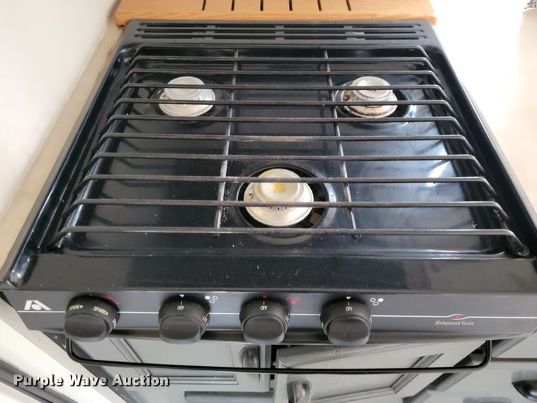 image for item JE9941 2004 Monaco Starwood  camper