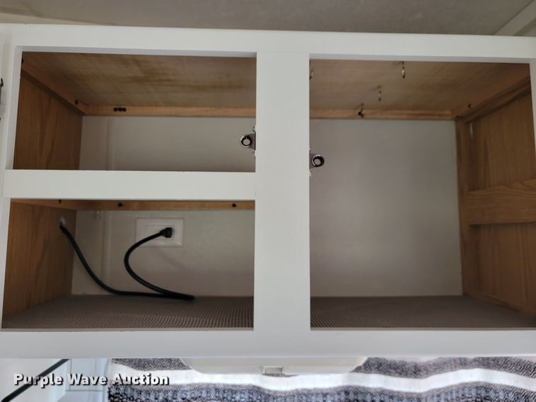 image for item JE9941 2004 Monaco Starwood  camper