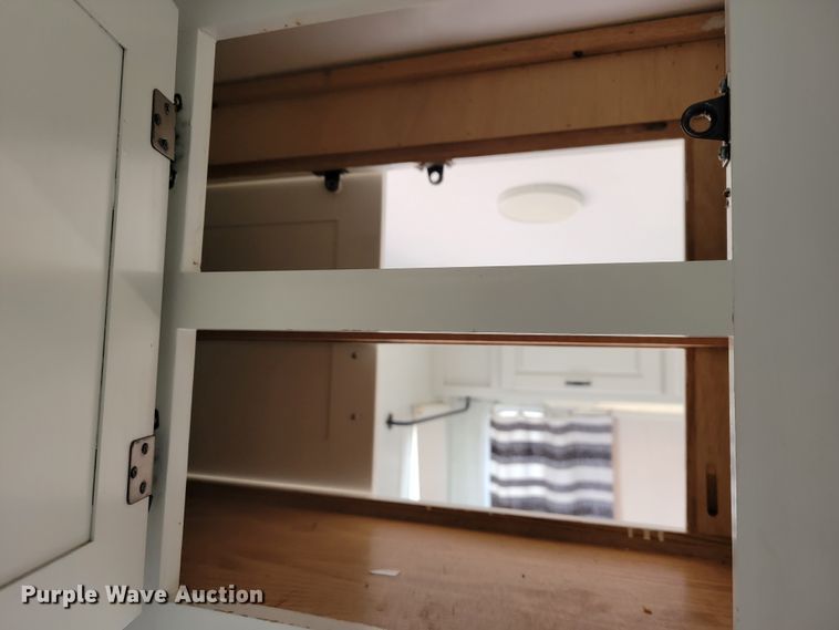 image for item JE9941 2004 Monaco Starwood  camper