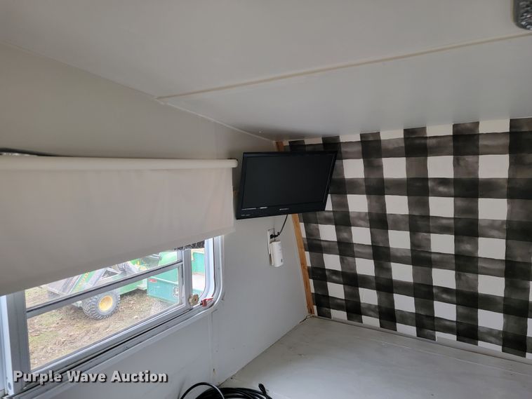 image for item JE9941 2004 Monaco Starwood  camper