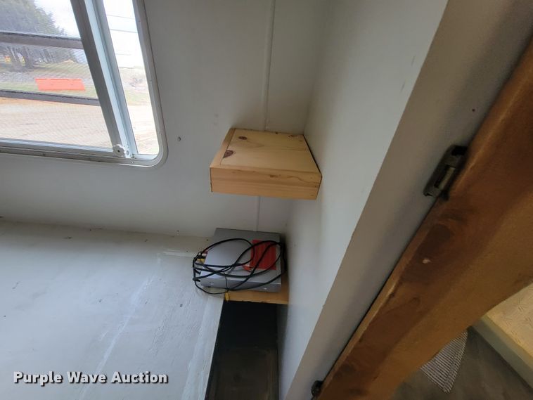 image for item JE9941 2004 Monaco Starwood  camper