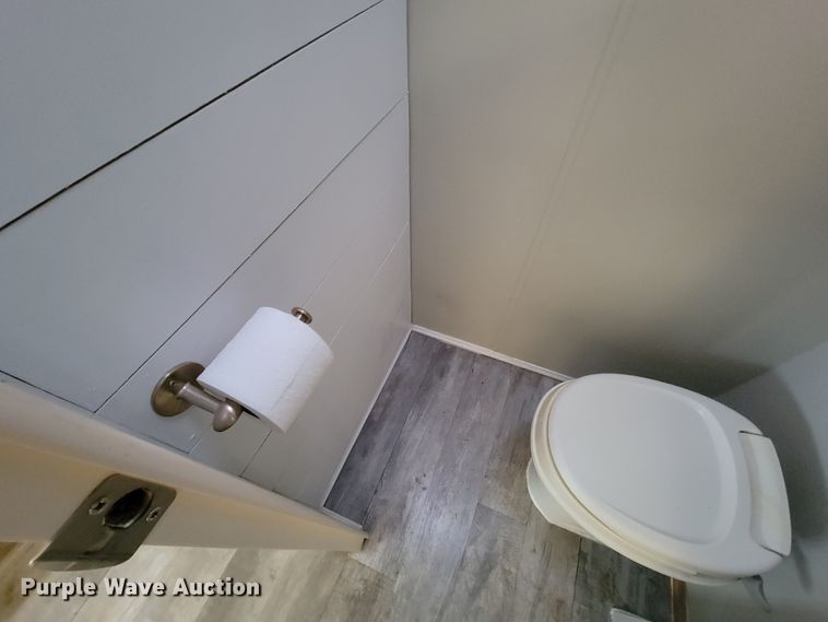 image for item JE9941 2004 Monaco Starwood  camper