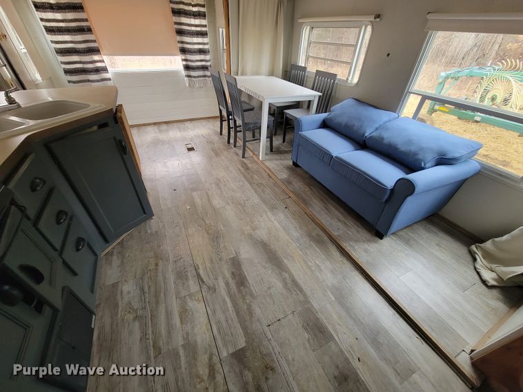 image for item JE9941 2004 Monaco Starwood  camper