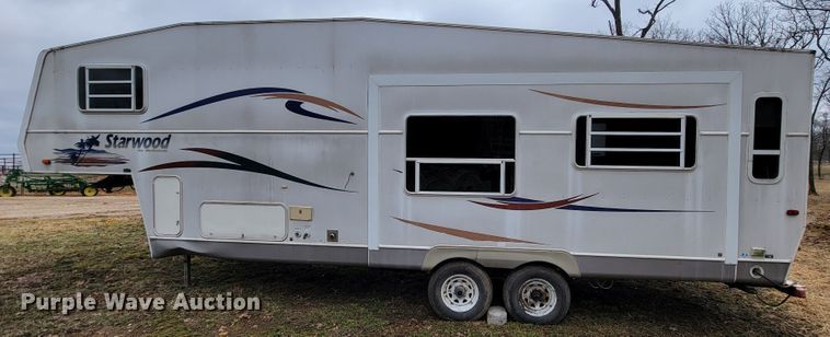 image for item JE9941 2004 Monaco Starwood  camper