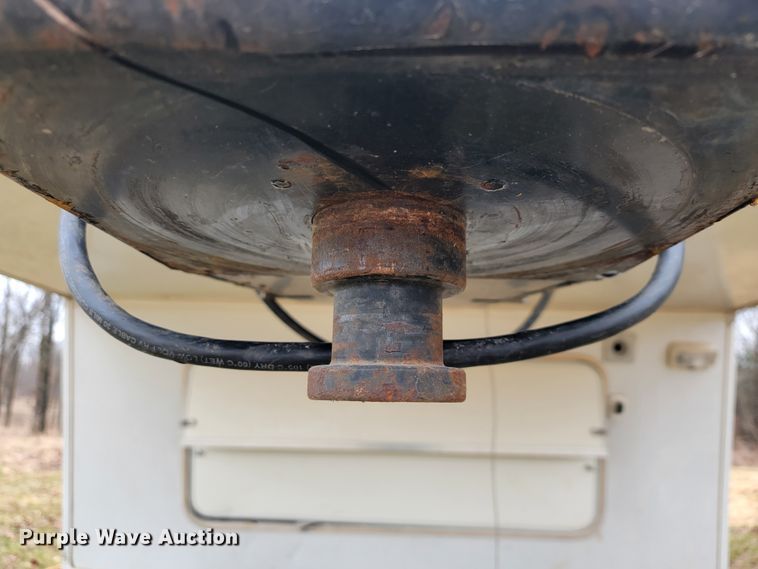 image for item JE9941 2004 Monaco Starwood  camper