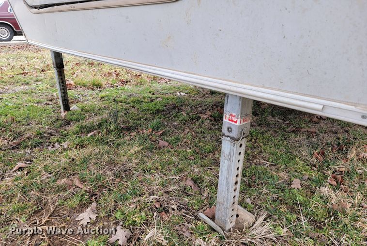 image for item JE9941 2004 Monaco Starwood  camper