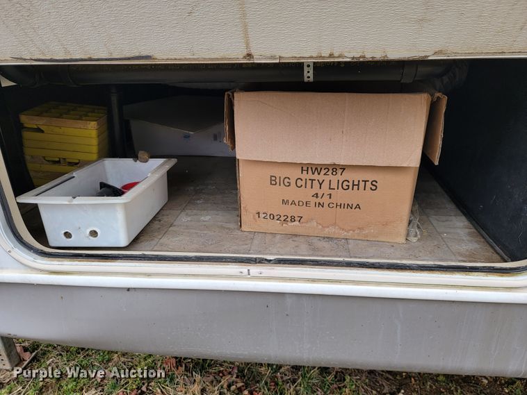 image for item JE9941 2004 Monaco Starwood  camper