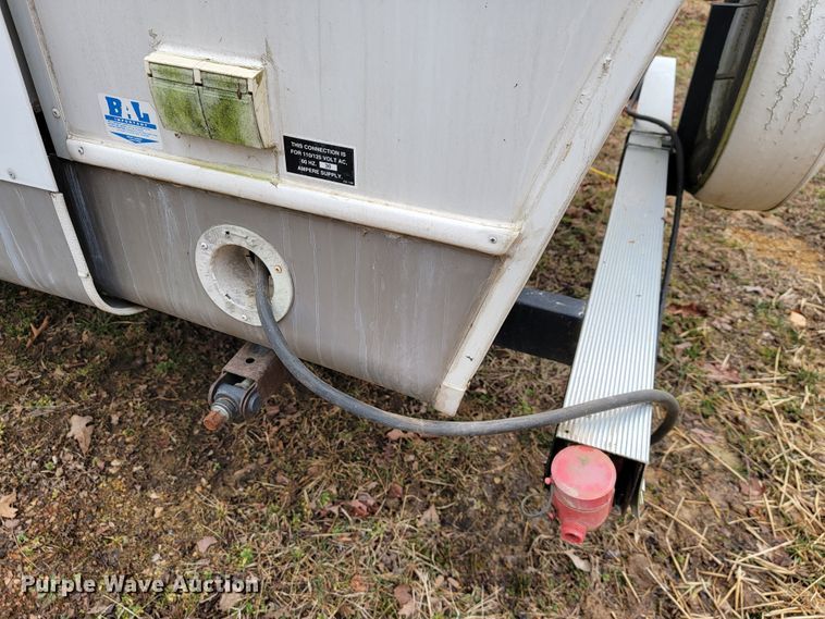 image for item JE9941 2004 Monaco Starwood  camper