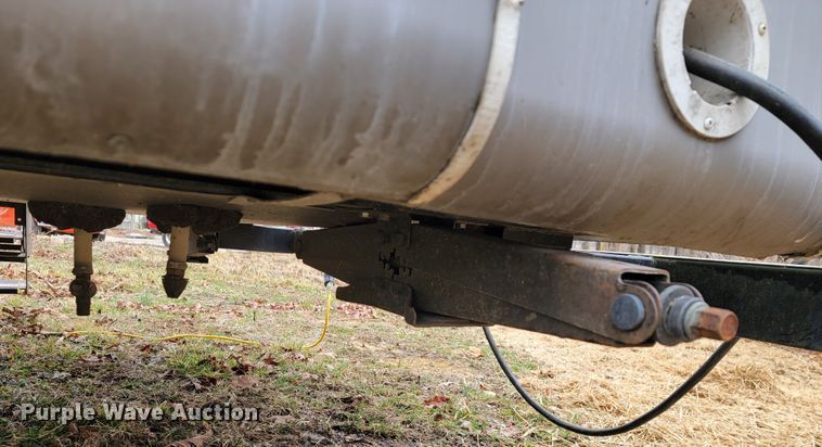 image for item JE9941 2004 Monaco Starwood  camper